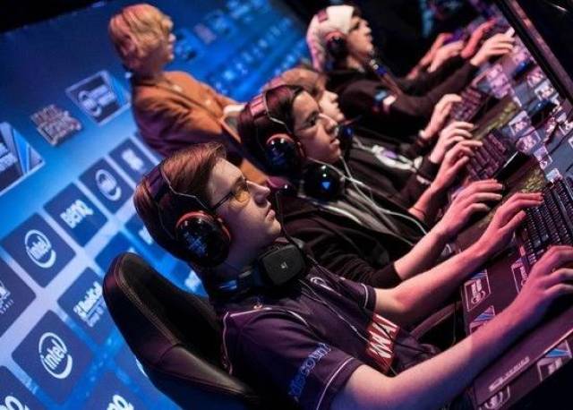 许多年轻选 许多年轻选