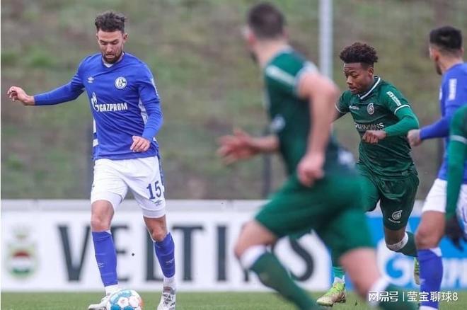 平球员的新 平球员的新